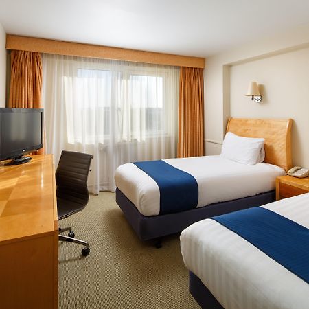 Holiday Inn Basildon By Ihg Экстерьер фото