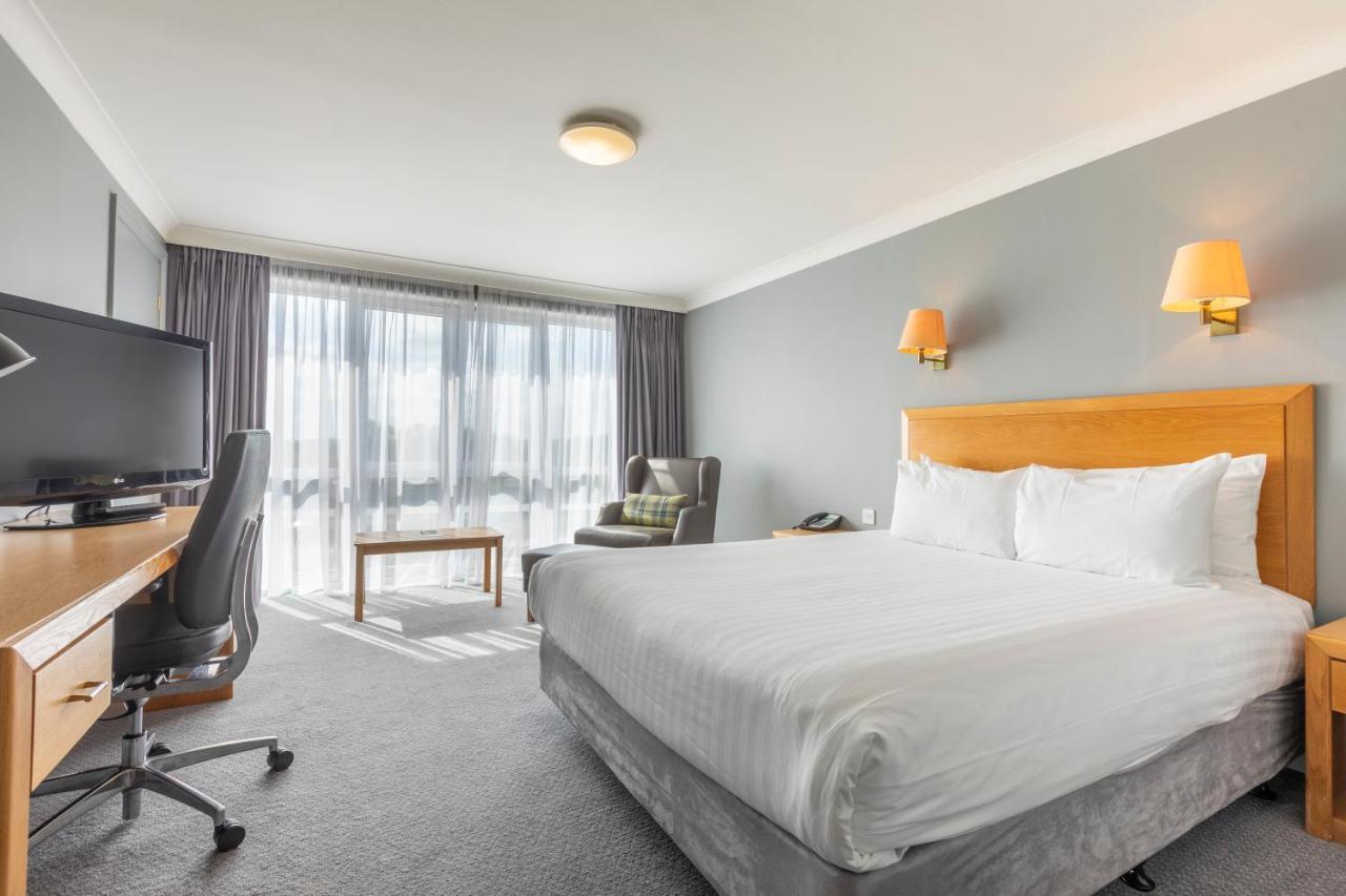 Holiday Inn Basildon By Ihg Экстерьер фото