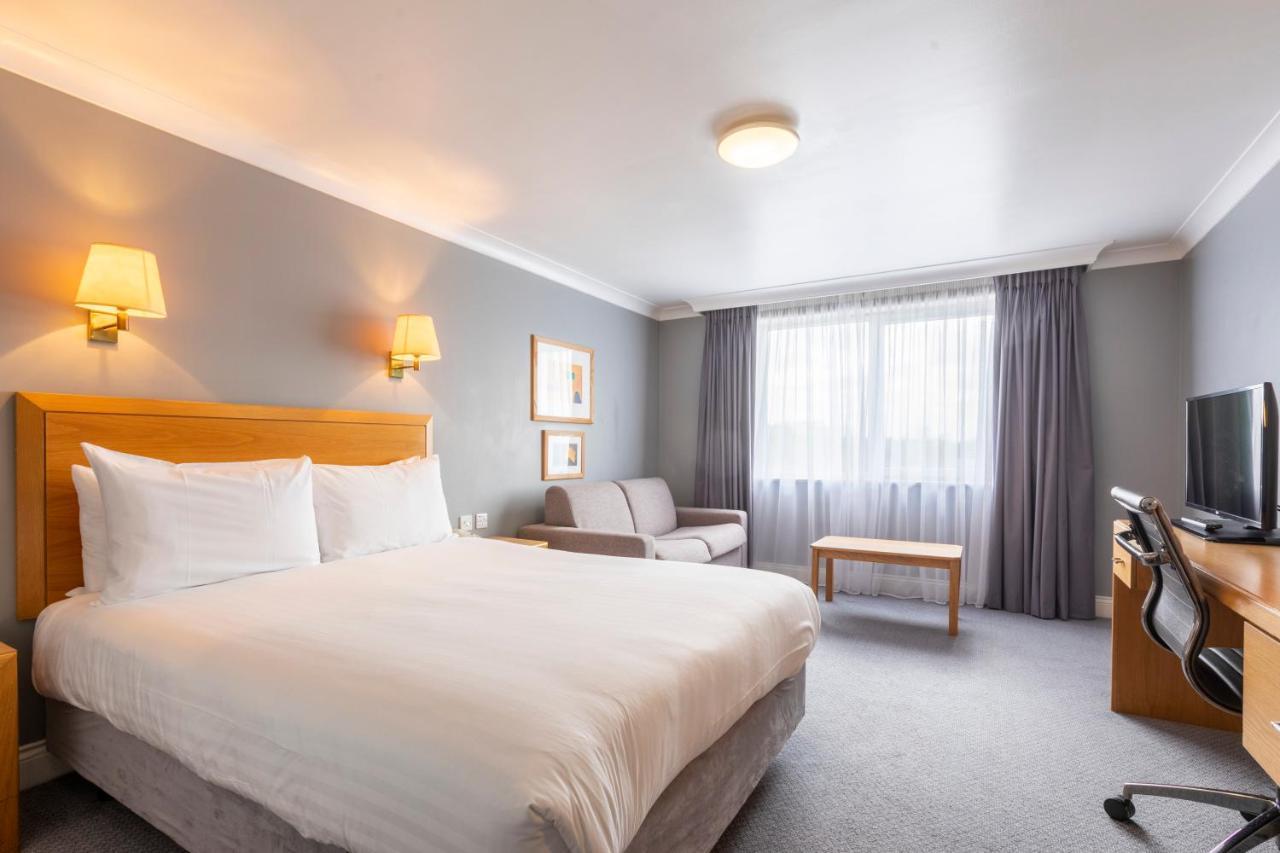 Holiday Inn Basildon By Ihg Экстерьер фото
