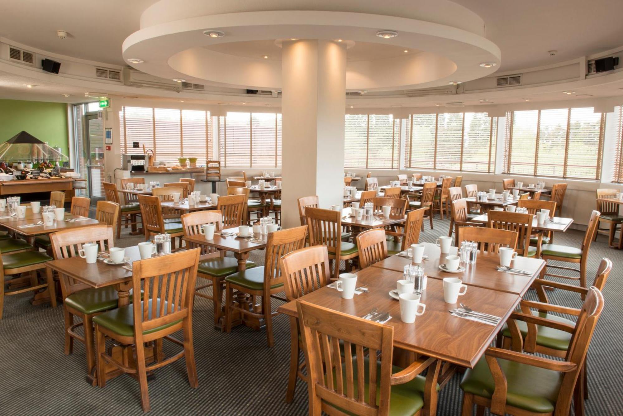 Holiday Inn Basildon By Ihg Экстерьер фото