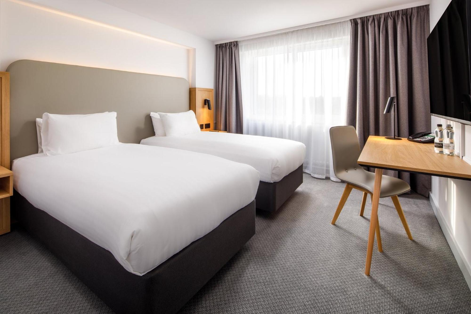 Holiday Inn Basildon By Ihg Экстерьер фото