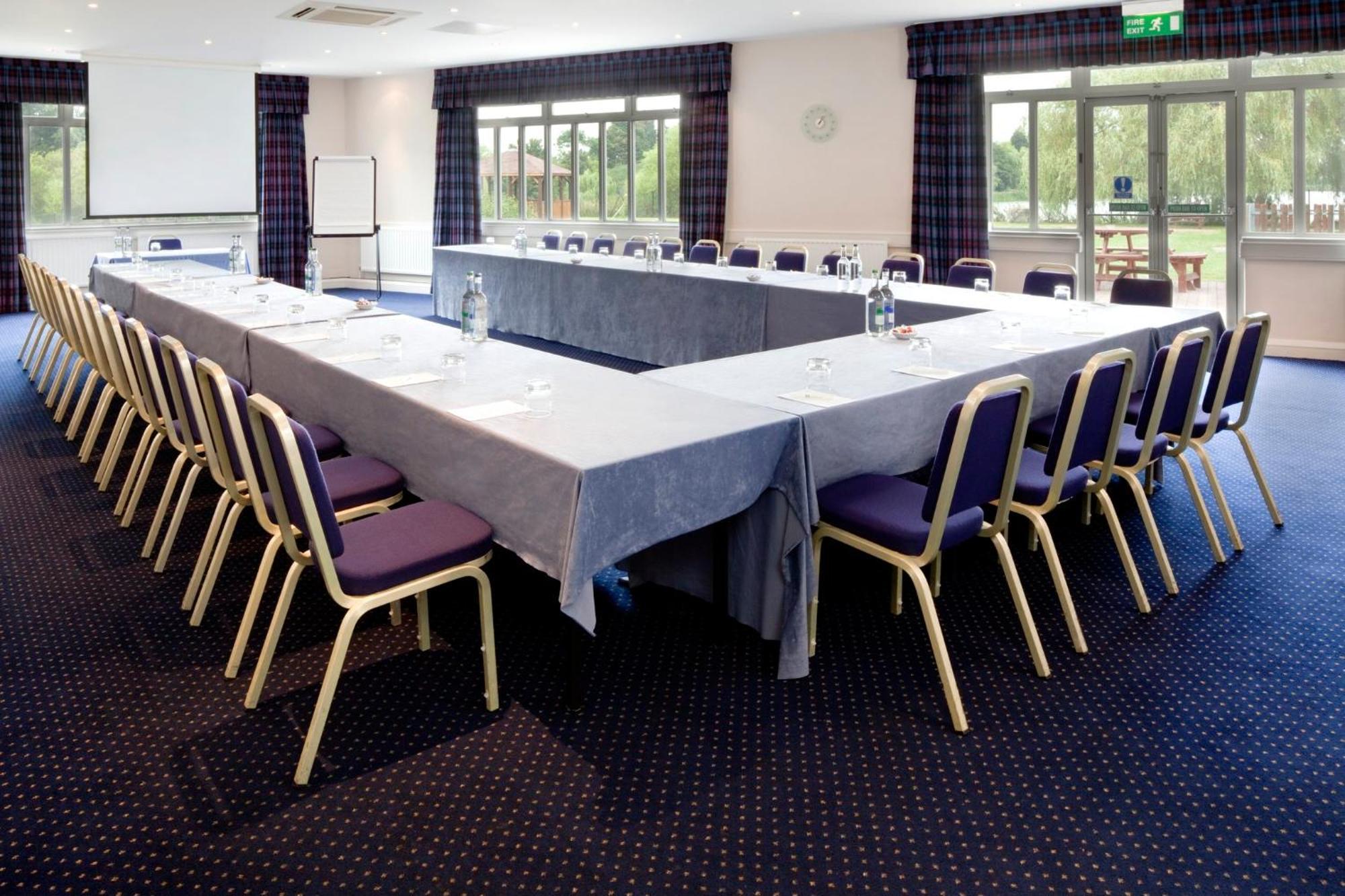 Holiday Inn Basildon By Ihg Экстерьер фото