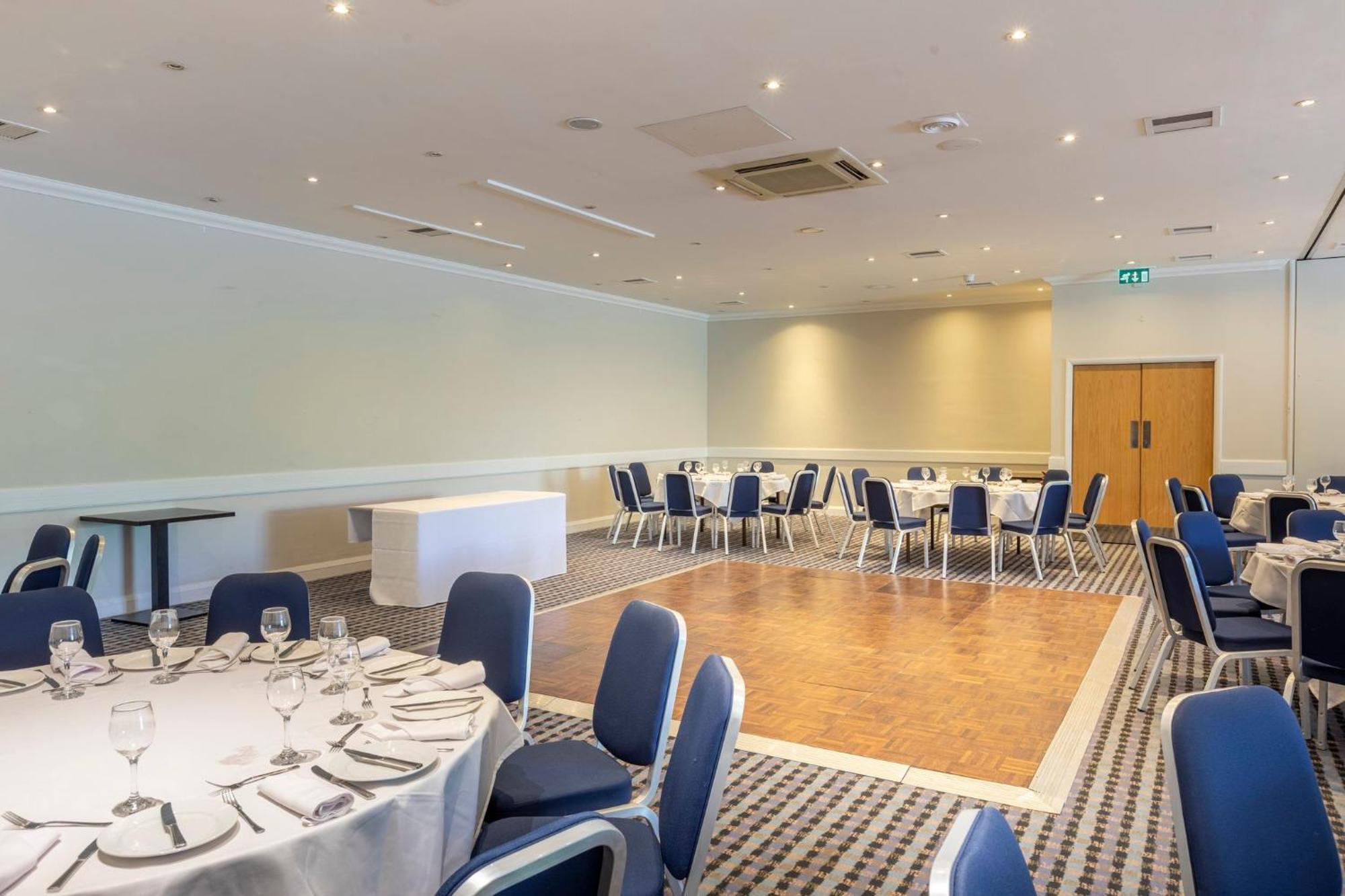 Holiday Inn Basildon By Ihg Экстерьер фото