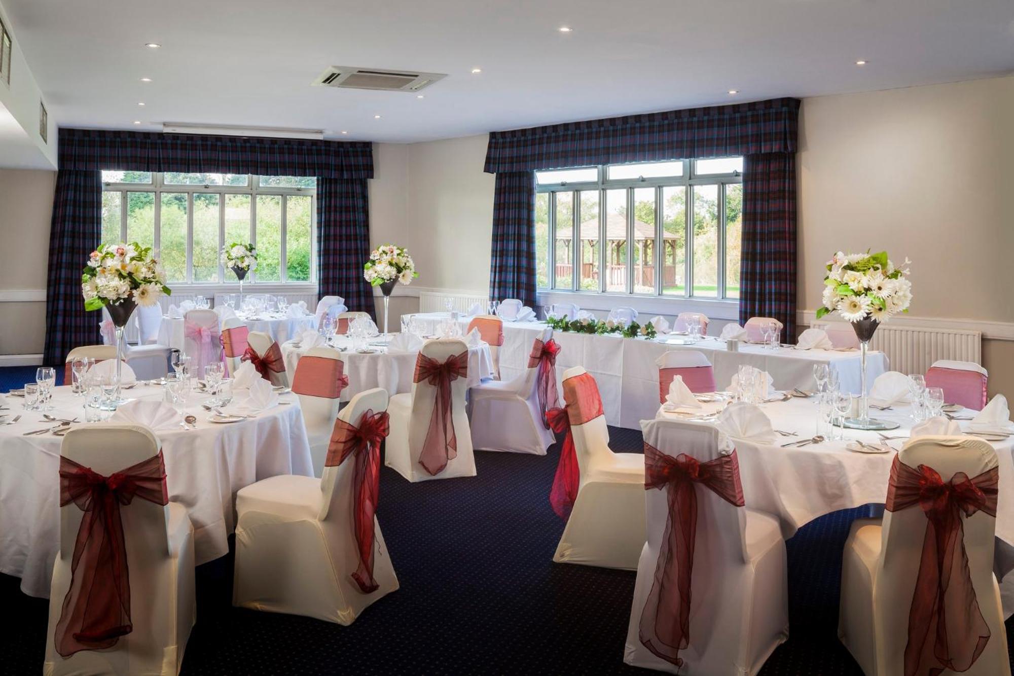 Holiday Inn Basildon By Ihg Экстерьер фото